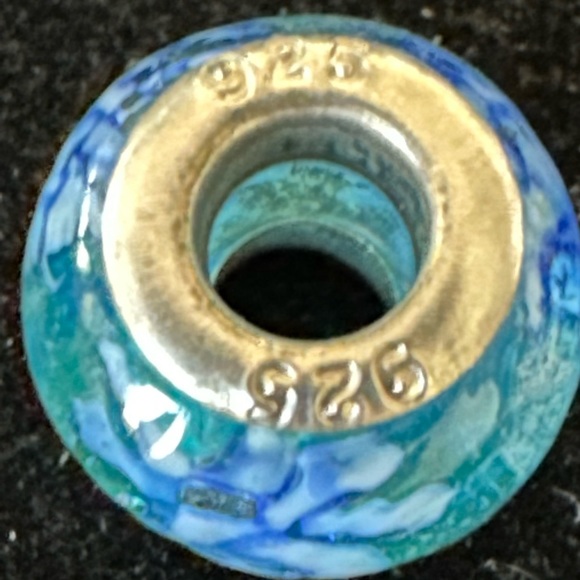 Glass 🌸 flower bead beautiful blues 925 Sterling 3mm or smaller guc - Picture 4 of 6